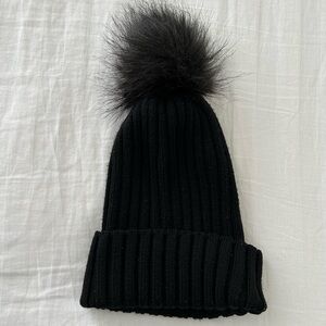 Aritzia winter hat